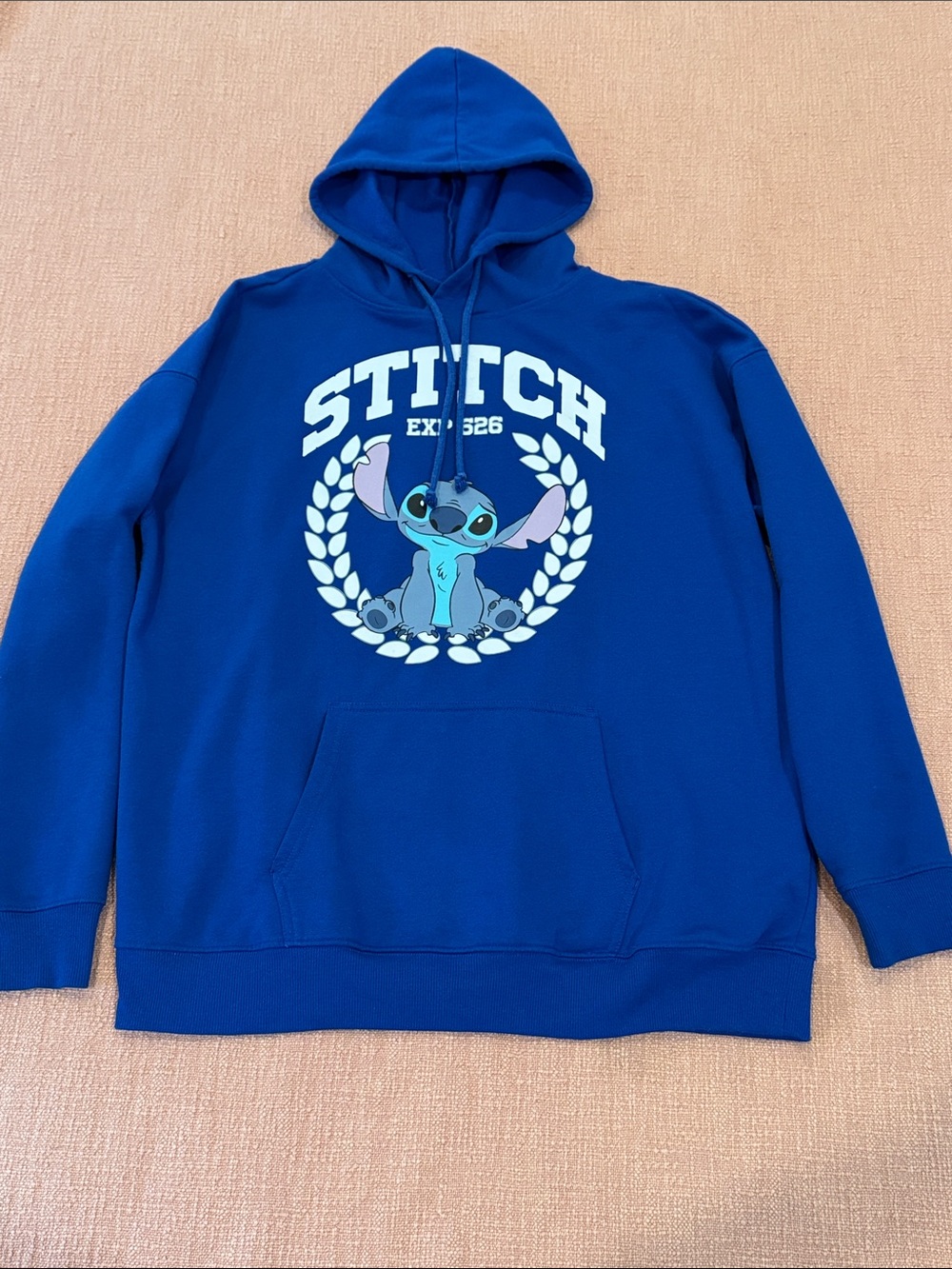 Disney Stitch men’s small Graphic Hoodie Pullover